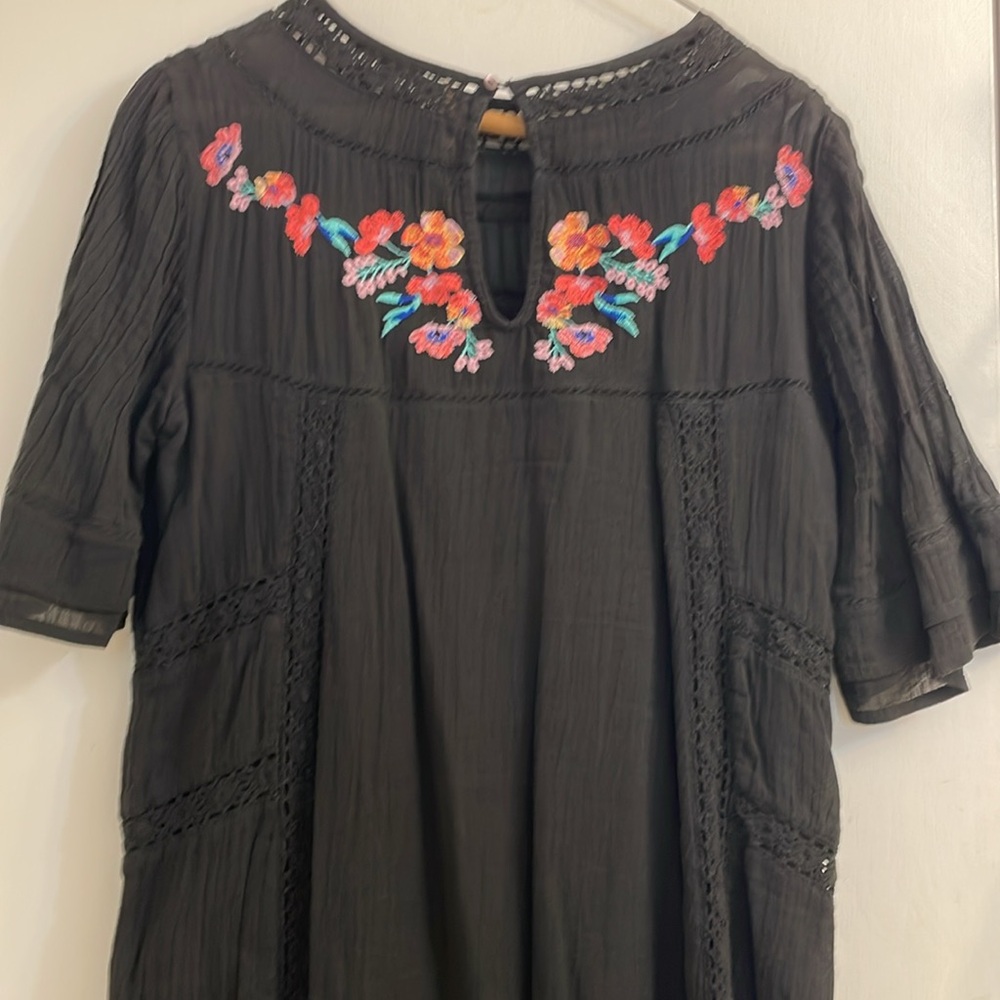 Floral Embroidered Black Top - Picture 3 of 5